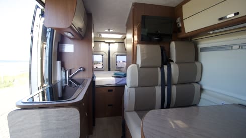 Skippy – Beautiful, sturdy luxury full bus camper.