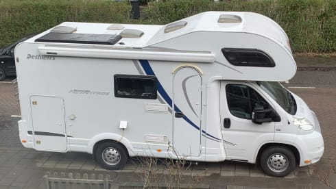 Dethleffs Advantage  – 4 person camper with bunk beds and air conditioning from 2011