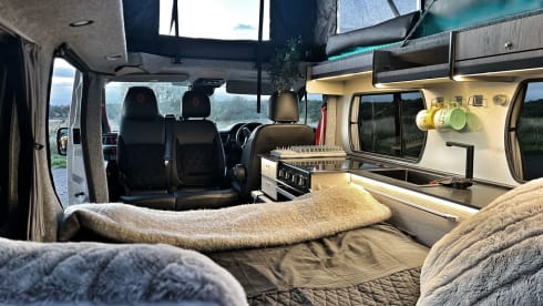 Van Damme – Renault traffic LWB luxury campervan ( 2 adults & pet friendly  )