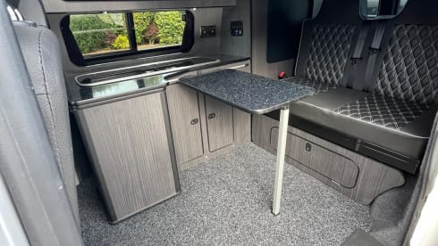Wee Mags – Immaculate 4 berth 2017 VWT5 Camper