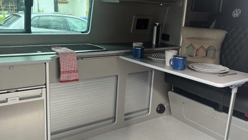Jude – 4 berth Volkswagen LWB Campervan 2014 New Conversion 