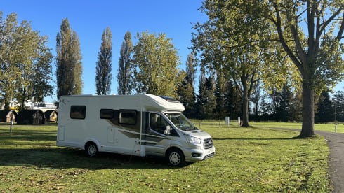F74 2022 – 4 berth Autotrail semi-integrated from 2022