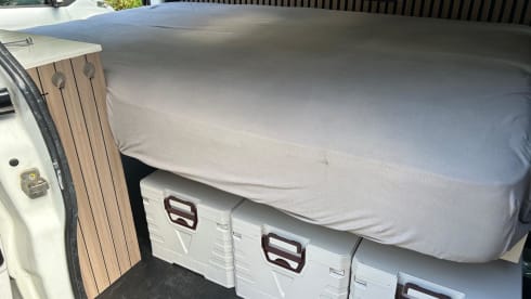 2p Renault campervan uit 2011