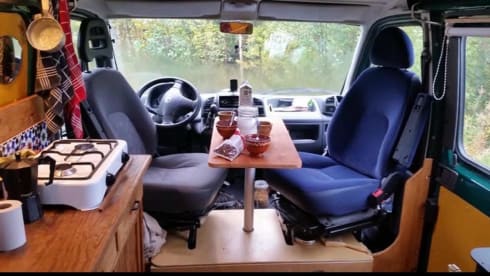 Gaia – Gaia - cozy green camper with wood stove