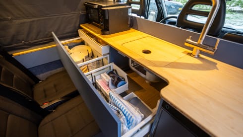 NIEUW – 5p Luxury camper automatic, length beds and off-grid