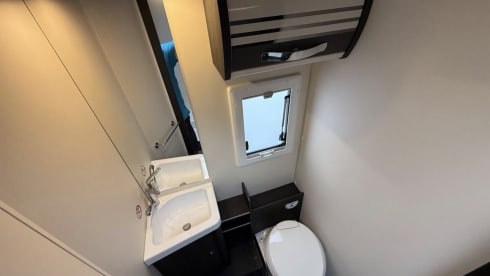 Charlie – High-Spec 5 berth Roller Team Motorhome - Free Wifi & Insurance - 2024