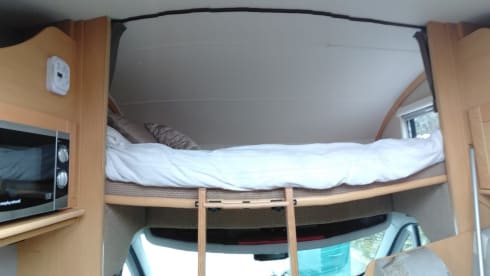 Nicky – Adventure and comfort in 'Nicky' the 6 berth luxury motorhome!