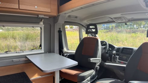  Pössl 2Win Fixed bed, Air conditioning, AUTOMATIC 3.0L 158hp