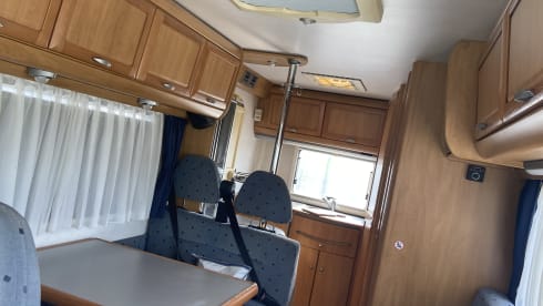Spacious family camper with 6 seats