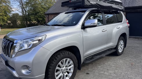 Toyota Landcruiser  – 4p Toyota landcruiser daktent uit 2016