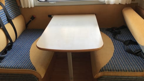 Freedom in the self-sufficient and spacious alcove mobile home