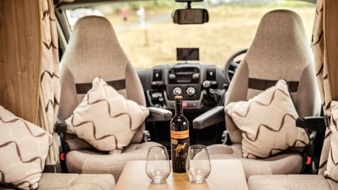 Fun Bus – 2 berth Peugeot semi 2017