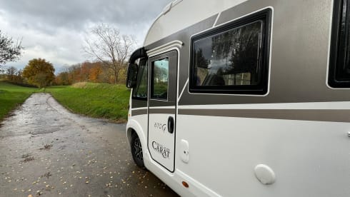 Mobilynn – Splinternieuwe McLouis Carat integraal 870 (4p)