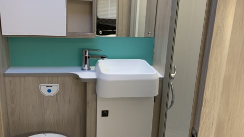 Clan Calder Motorhome – Luxury 4 berth Autotrail Automatic