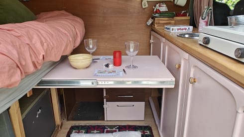 To the 'MOON' and back – Cozy 2p Renault campervan from 2004