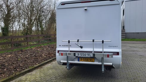 Compact DL – Very spacious camper with air conditioning in the living area and complete inventory