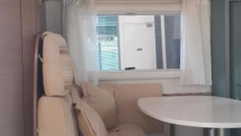 Adria – Spacious and luxurious family camper