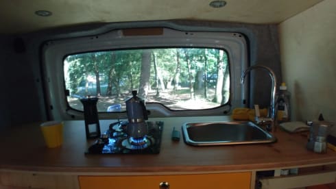Zonnegeel – 3 person Mercedes-Benz bus from 2017