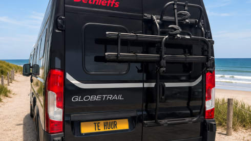 Making Memories 13 – 2025 Dethleffs Globetrail met Automaat en Dakairco. Elegant en Betrouwbaar