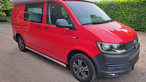 Compact camper van with round seating Volkswagen VW T5 TDI