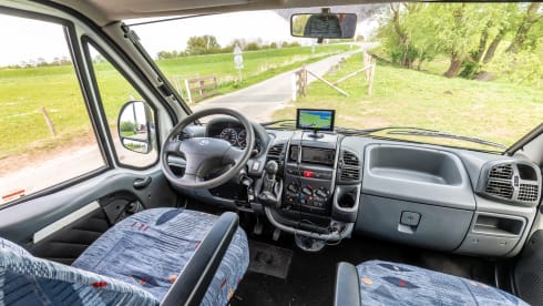 Compact semi-integrated motorhome