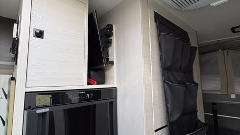 Ford Challenger 6 persoons, stapelbedden en hefbed