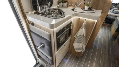 Dexter – Luxury 4-6 Berth Roller Team Auto-Roller 707 Manual - Fully Insured