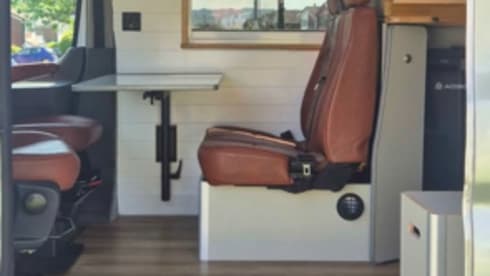 Van-Essa – 3/4 berth Ford bus from 2021