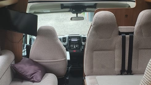 Audrey – Auto-Trail Frontier Comanche mit 6 Schlafplätzen von 2016