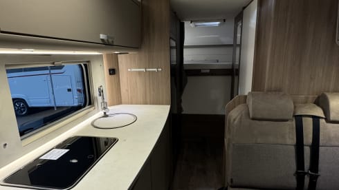Spacious 6p Carado 361 alcove from 2024