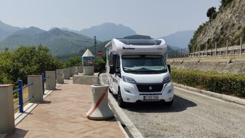Travel carefree with the luxurious Benimar T488 (2024) 