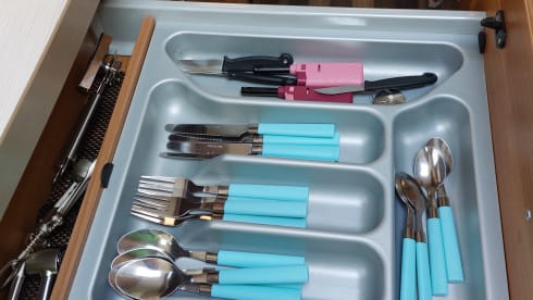 SONRISA – Mettiti in viaggio con 'Sonrisa': il nostro colorato Knauscamper 2p (automatico)!)!