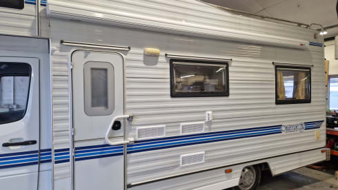 Big Bertha – 4 berth Mercedes-Benz semi-integrated from 1998