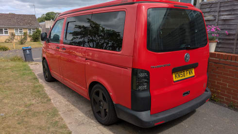 Volkswagen Campervan mit 4 Schlafplätzen, Baujahr 2008