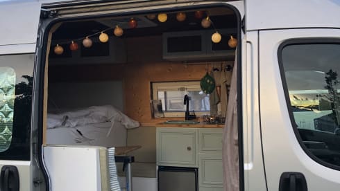 Juan de Jumper – Avontuurlijke zelfbouwcamper te huur
