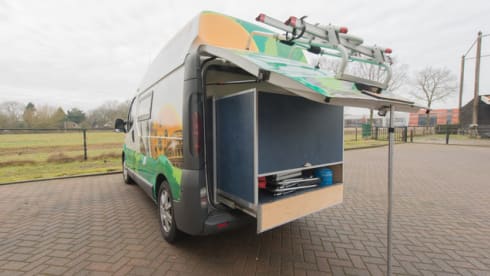 Type 4 – Compact bus camper with a large bed