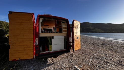 Cozy Off-Grid campervan for the ultimate adventure