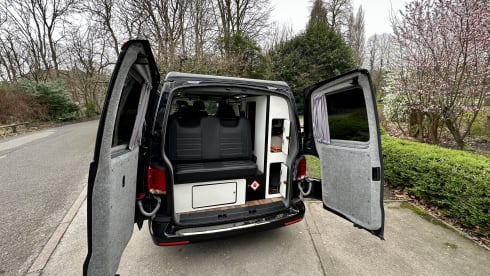 Gary – 4 berth Volkswagen Transporter Campervan