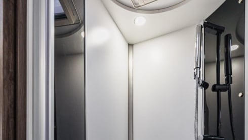 Brand new super equipped Benimar Cocoon 463 automatic