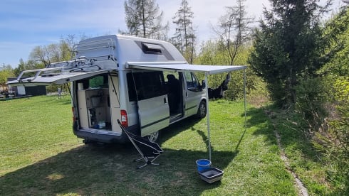 Bop – Ford Nugget with high roof