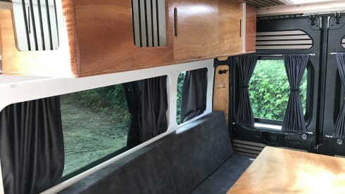 The Road Runner – 2p Citroën Jumper bus camper from 2016