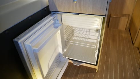Pössl Roadcar R540, 5.40 meter bus camper, 2 sleeping - 4 seats.