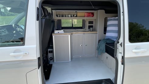 Florence – 2025 Converted 4 berth VW T6.1 (2023) **INSURANCE INCLUDED**