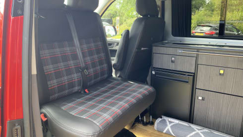 Poppy – 4 berth Volkswagen campervan from 2020