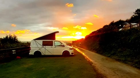 Talullah Zog – 4 berth Volkswagen T5 Campervan from 2012