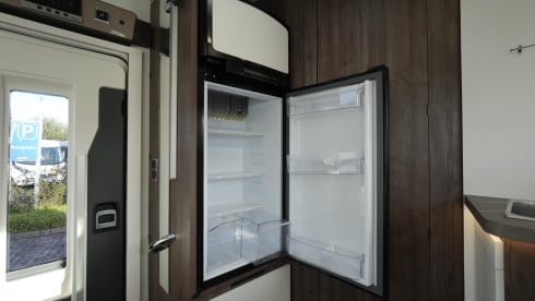 The Floof – 4p Benimar semi-integrated uit 2024