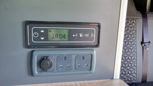Pando  – VW T5 campervan 4 birth with deisel heater