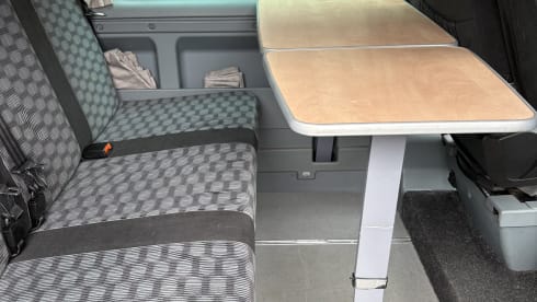 Ford-Campingbus für 4 Personen, Baujahr 2010