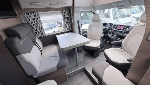 Belle caravane Knaus pour 4 personnes
