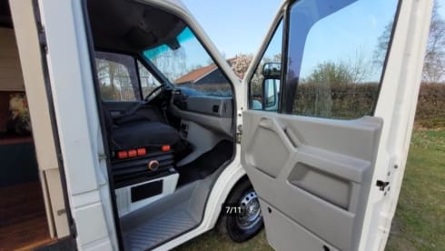 Barry – 2p Volkswagen campervan from 2006